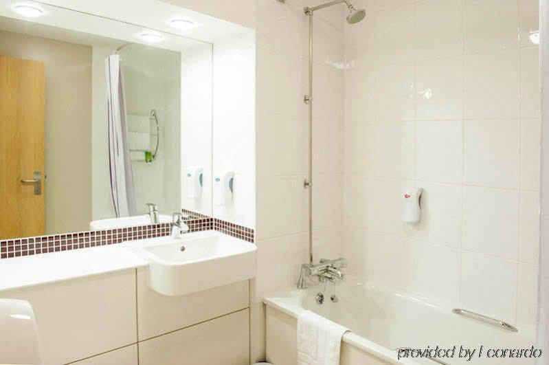 Premier Inn London Croydon Town Centre Экстерьер фото